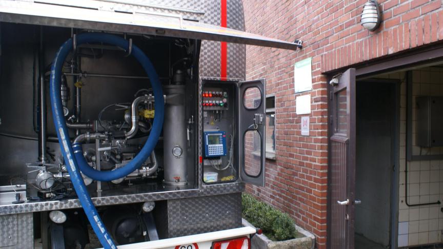 Lactalis is volgens een Franse krant onzorgvuldig omgesprongen met de melk die ze van boeren aangeleverd kreeg en met salmonella besmette melkpoeder hebben verdeelt.