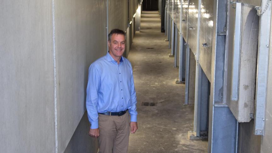 Johan Watté toont trots de spiksplinternieuwe drukkamer.