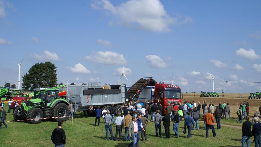 Oorspronkelijk stond aardappelen overladen ten velde in de belangstelling en was reinigen maar bijzaak. Nu is dit reinigen naar hoofdzaak geëvolueerd. Belgische constructeurs lijken de weg geplaveid te hebben voor deze systemen.