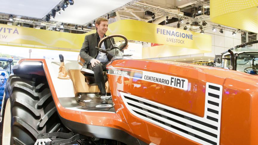 Voor even verkoopt New Holland machines in  terracotta.