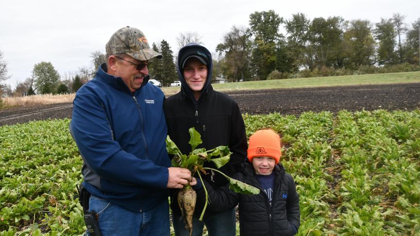 Op bezoek bij Dave Schwerin: “De strijd tegen cercospora is één van de belangrijkste zorgen voor de regio. Sedert enkele jaren hebben we daartoe een hele reeks behandelingen met complexe fungiciden nodig. Vandaar het belang van het onderzoek o.a. door Betaseed, om via genetische weg een oplossing voor dit probleem te vinden.”