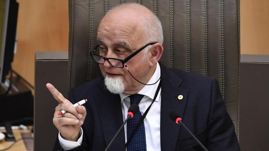 Vlaams Parlementsvoorzitter Jan Peumans ging eerder akkoord met een uitstel van de stemming van Map6.