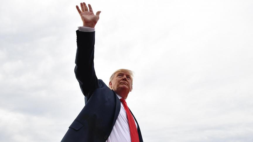 De Amerikaanse president Donald Trump wil geen jobs opofferen is bereid om het milieu te beschermen. Eerder noemde hij de klimaatverandering een Chines hoax.