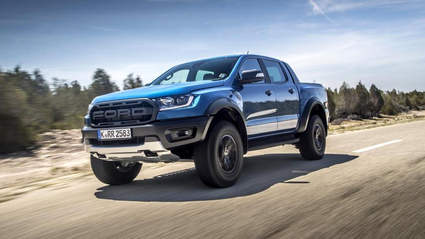 In de Raptor-versie kreeg de Ranger een dieselmotor biturbo van 213 pk, 
gekoppeld aan een tientrapsautomaat.