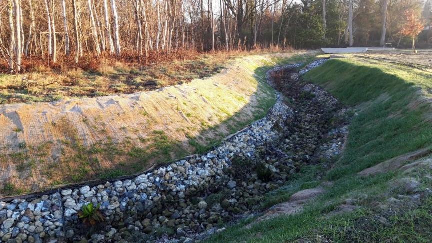 Door de verlegging van de Fortloop worden de tuinen aan de Vestinglaan niet langer opgesplitst en komt de waterloop in een open zone te liggen.