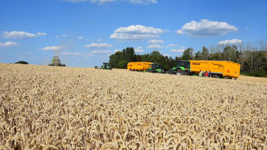 Het is dus principieel verboden voor elke jongere werknemer, om een machine die ontworpen werd voor de landbouw en waarmee landbouwactiviteiten worden uitgevoerd, te hanteren, te bedienen en te gebruiken.