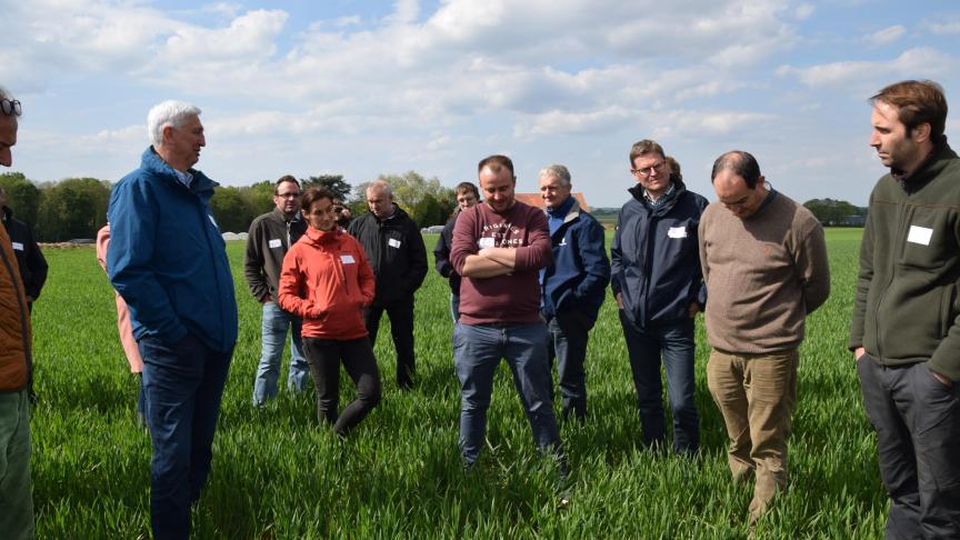 D e studiedag op het erf van Ferme de l’Espinette hoort binnen het project ‘Bio-scope Lim burg’ .