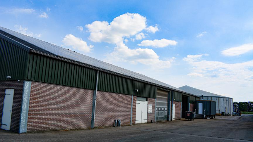 De verpachter moet tijdens de pachttijd alle herstellingen doen die nodig mochten worden, behalve de herstellingen ten laste van de pachter. De verpachter moet eveneens de kleine herstellingen uitvoeren wanneer alleen ouderdom of overmacht de oorzaak zijn.