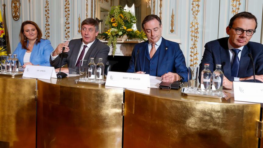 De beleidsdomeinen Economie, Wetenschap en Innovatie, Werk en Sociale Economie en Landbouw en Visserij worden samengevoegd tot één economische cluster.