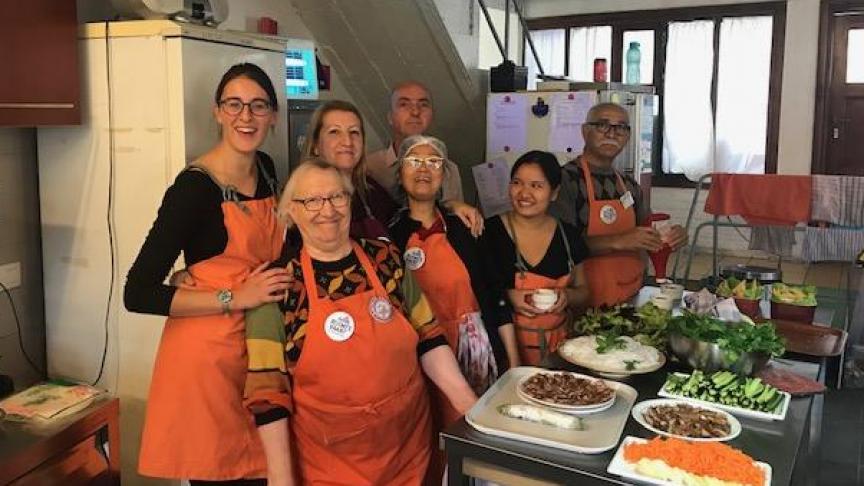 Het boek bevat de favoriete recepten van een aantal deelnemers, aangevuld met een persoonlijk verhaal.