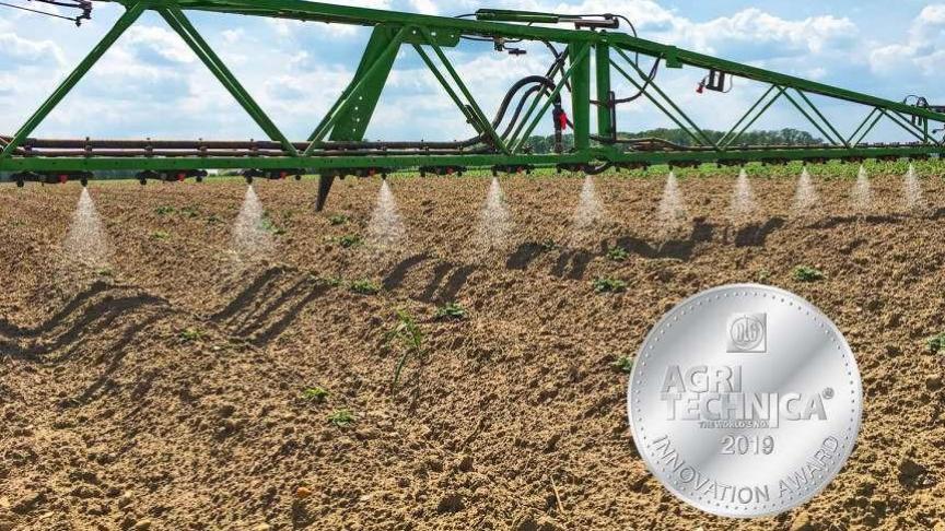 Met AmaSelect Row kan er met AmaSelect spuitdoppen van volleveldstoepassing naar
rijgerelateerd bandspuiten overgeschakeld worden.