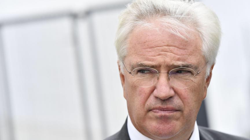 Gouverneur Decaluwé roemt de West-Vlaamse landbouw, maar wijst consumenten erop dat deze maar kan blijven bestaan bij fatsoenlijke prijzen.