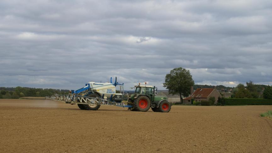 Chemische gewasbescherming ligt toenemend onder vuur van beleidsmakers en burgergroepen.