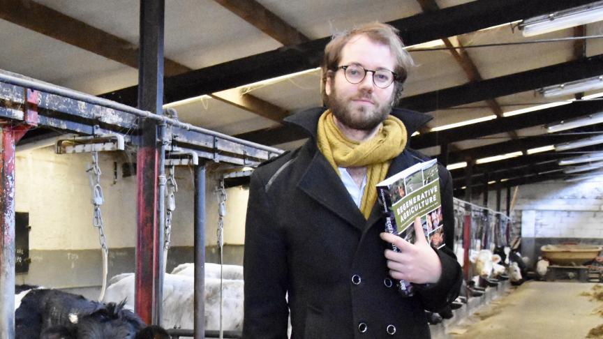 Bram Bombeek (32) heeft als N-VA-woordvoerder de politiek vaarwel gezegd en legt zich binnenkort toe op een nieuwe uitdaging: voltijds boer zijn.