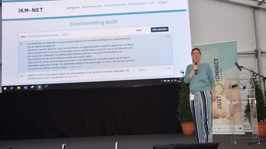 Stephanie Van Weyenberg (ILVO) demonstreerde de nieuwe tool IKM-NET tijdens de Agridagen.