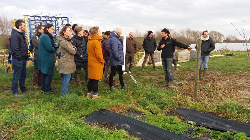 Het living lab is in de eerste plaats een ontmoetingsplaats, en daarnaast ook een experimenteerruimte waar verschillende wetenschappelijke disciplines en praktijkervaringen samenkomen om vragen op het terrein aan te pakken.