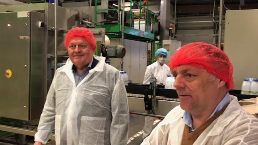 Van Ranst (rechts) en Vanthemsche (links) benadrukken het belang dat de voedingsindustrie blijft doordraaien in deze lastige tijden.