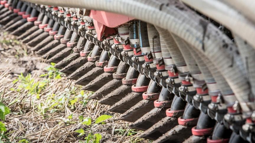 Elk transport van dierlijke mest en andere meststoffen dat gereden wordt door een erkende mestvoerder of erkende verzender, moet eerst aangemeld worden in het Mest Transport Internet Loket (MTIL).