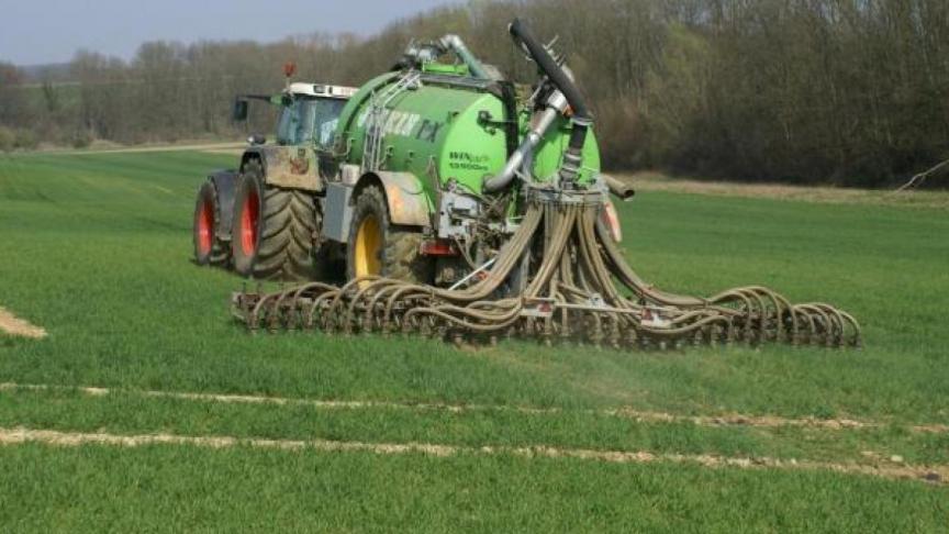 Om oordeelkundig te kunnen bemesten, is het belangrijk dat land- en tuinbouwers weten hoeveel nutriënten ze op hun velden brengen.