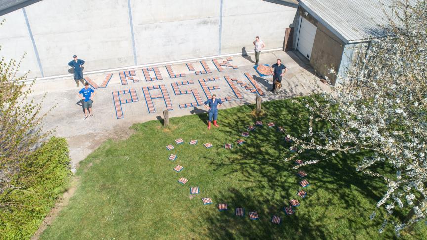 Pluimveehouderij De Cock in Baaigem (Gravere) steekt de hele sector een hart onder de riem!