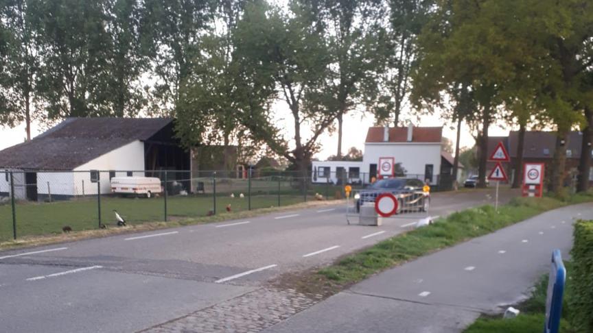 Slechts 1 van de 5 Moerbeekse grensdoorgangen is open, en wordt gecontroleerd door de politie.