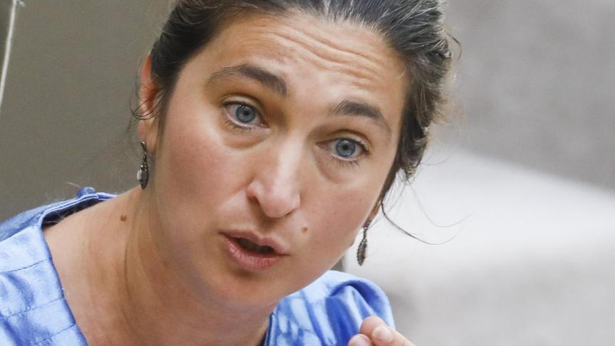 De versoepelde afstandsregels verwijst minister Zuhal Demir naar de prullenmand.