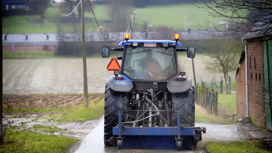 Er worden steeds minder ongelukken met landbouwvoertuigen geregistreerd. Wel zijn fietsers vaker slachtoffer.