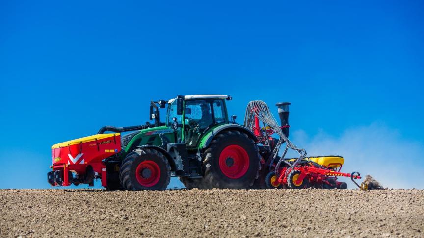 Een Väderstad Tempo met fronttank.