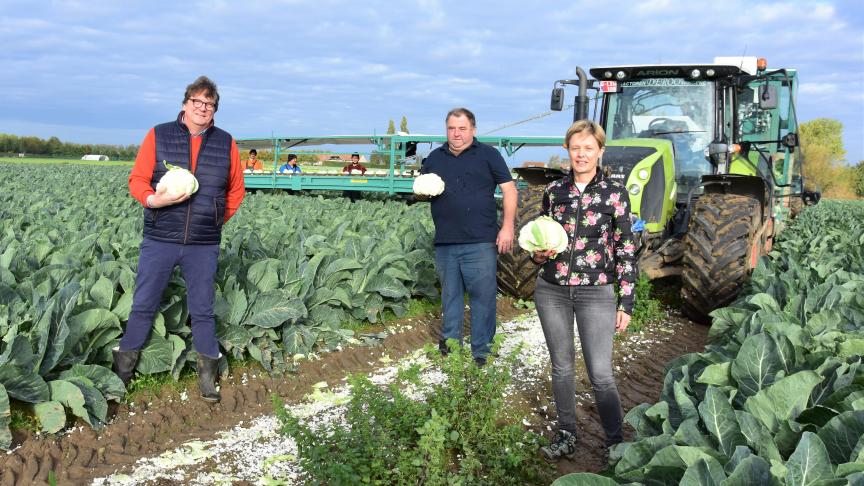 Ingro stelt een materiaalpool ter beschikking, vlnr. manager Luc De Waele, voorzitter Johan Vanneste en directeur Hilde Dhuyvetter.