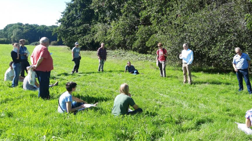 De excursie had coronaproof plaats op een warme zomerdag.