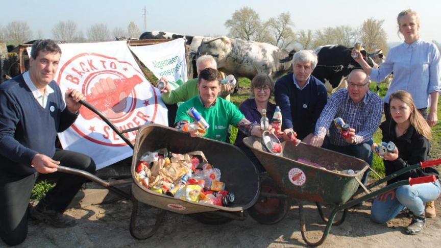 Het ABS vroeg eerder aandacht voor het weggooien van sluikafval. Scherp afval kan via het veevoeder gevaarlijk zijn voor runderen.