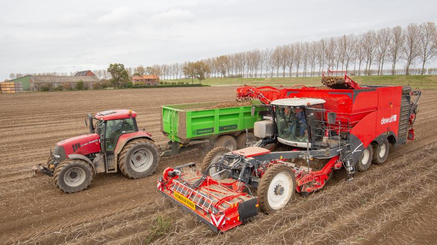 De Enduro van Dewulf is een nieuwe aardappelrooier op wielen die gekende en nieuwe techniek herbergt.
