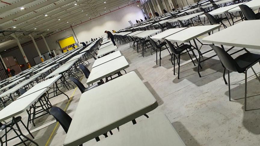 Door het gebruik van de nieuwe opslagloods van de coöperatie kunnen de leerlingen van VITO Hoogstraten hun examens afleggen in alle rust en bovendien met de nodige afstand.