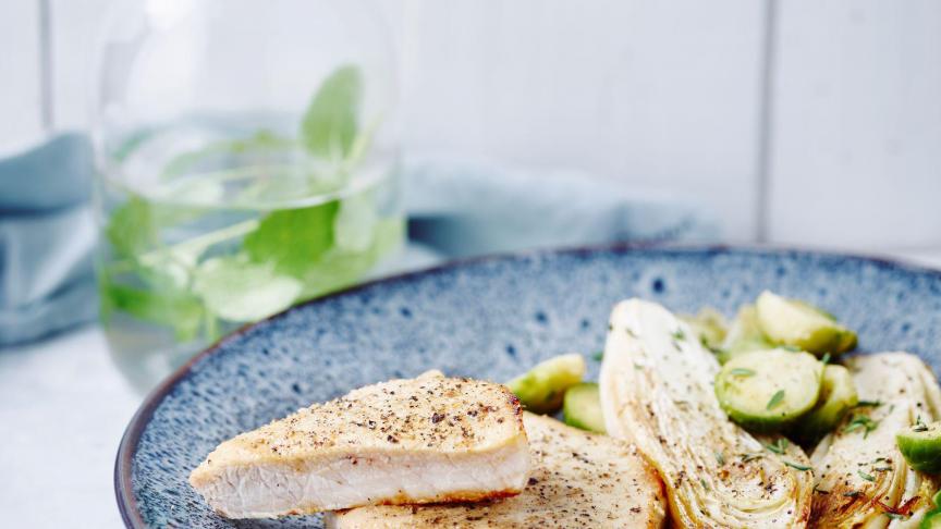 Mignonnette met mosterdsaus, spruitjes en gebraiseerd witloof_verticaal