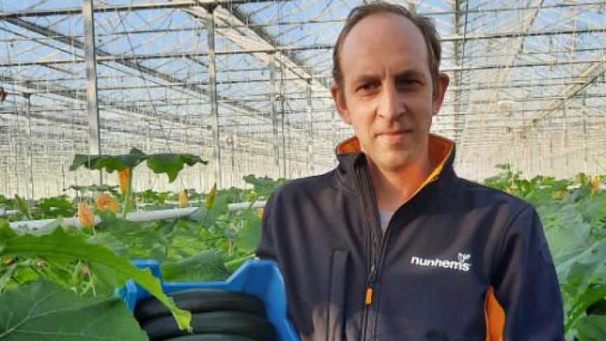 BelOrta teler Stefan Van Craen met de eerste courgettes van 2021.