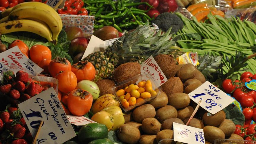 De stijgende voedselprijzen zetten verdere druk op de vele Turkse huishoudens die al worstelden met werkloosheid en een zwakke Turkse lira door de coronapandemie.