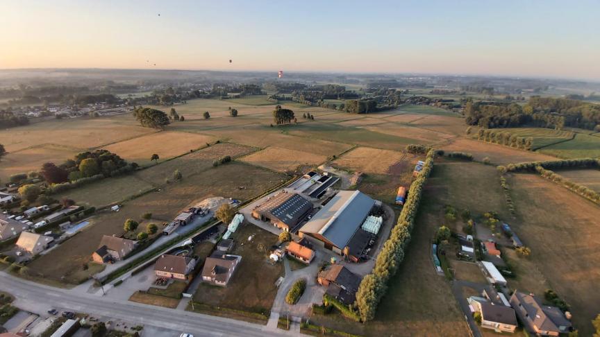 De grootste grondbezitter in de Vlaamse top 500 is het Vlaams Gewest, met in totaal 32.743 ha terrein.