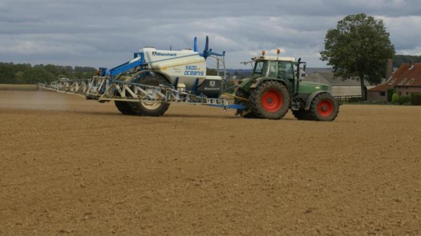 De overheid beperkt het gebruik van gewasbeschermingsmiddelen steeds meer.