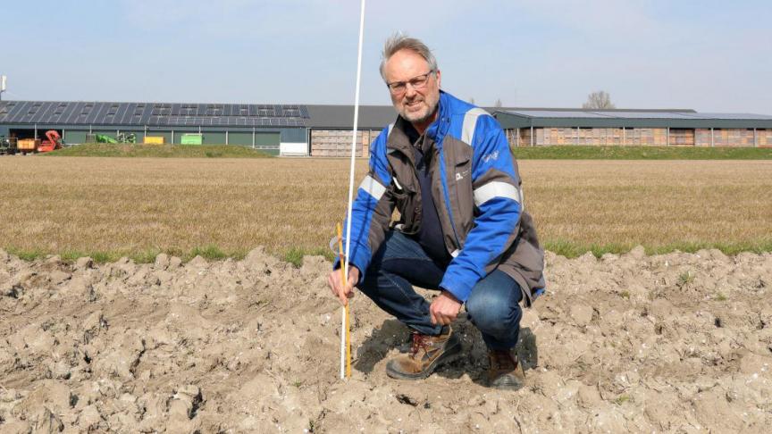“We zetten nu onder goede veldomstandigheden veertien uiteenlopende demovelden uit voor PotatoEurope 2021”, vertelt Pierre Bakker van Wageningen University & Research (WUR) Open Teelten in Lelystad op het veld waar PotatoEurope dit jaar plaatsvindt.