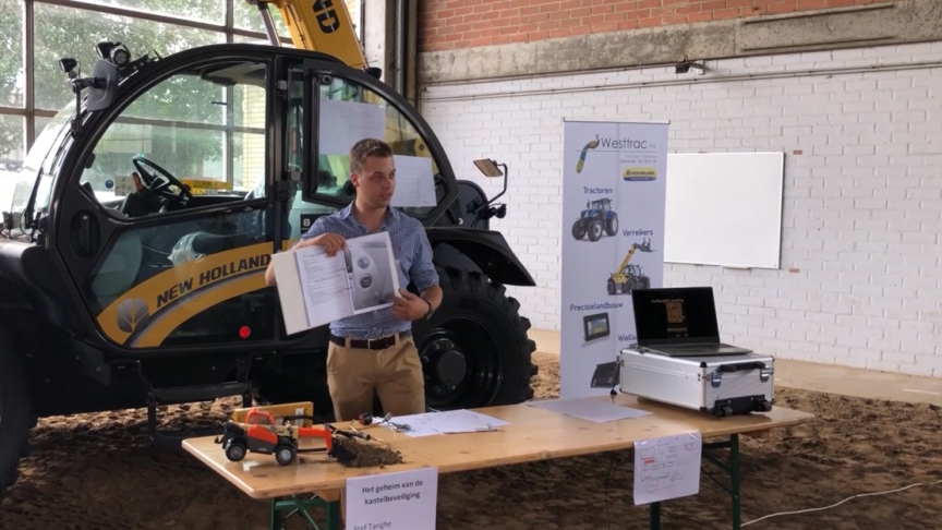 De eerste studenten ‘productiebeheer’ stelden hun afstudeerproject voor.