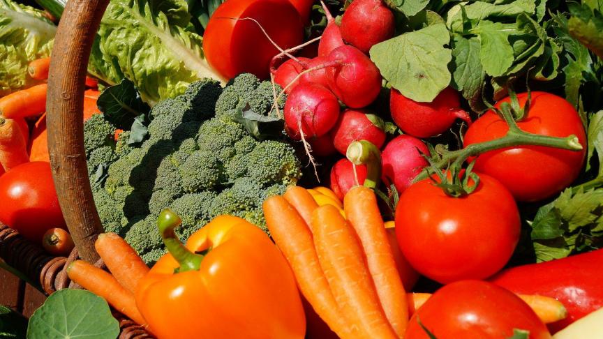 Uit de enquête blijkt dat 43 procent van de Vlamingen tussen 18 en 34 jaar in 2020 aangaf niet dagelijks groenten te eten. Millennials scoren daarmee een stuk lager dan 55-64-jarigen, van wie 34 procent aangeeft niet dagelijks groenten te eten.