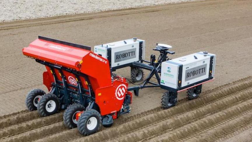 Een deel van de aardappelen voor PotatoEurope werden gepoot met de autonome Robotti. Het oogsten zal dan toch geen publiekelijk gebeuren worden.