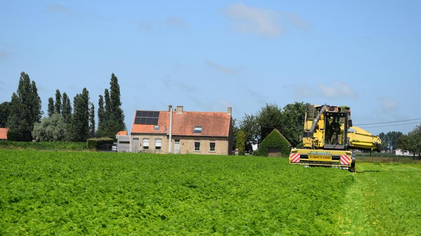 Eenvoudig uitgelegd: iedereen mag van zijn eigendom genieten en gebruik maken als hij daarmee zijn buren niet bovenmatig hinder berokkent.