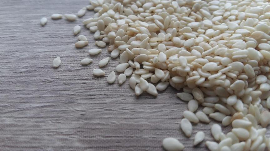 De drempelwaarde voor residuen is door Europa vastgesteld op 0,05 mg/kg voor sesam.