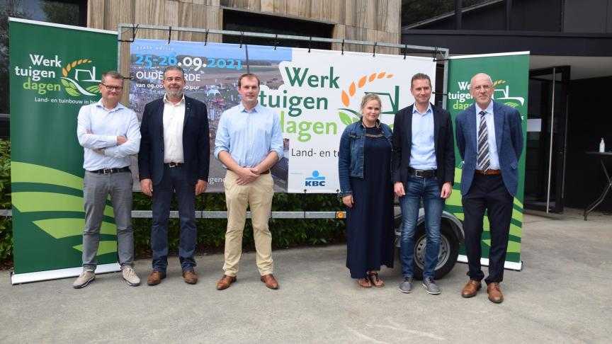 V.r.n.l. Voorzitter Georges Van Keerberghen met zijn team: Gunther De Mey (eventmanager), Fien Botterman (eventmedewerker), Tom Destoop (coördinator Landbouw), Marc Botterman (commercieel verantwoordelijke), en de toekomstige voorzitter Joris Van Olmen.