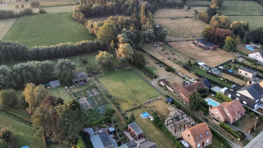 Zonevreemde functiewijzigingen creëren een hoge opportuniteitswaarde bovenop de landbouwkundige waarde. Zo hoog, dat landbouwers op de vastgoedmarkt worden weggeconcurreerd , zegt Boerenbond-voorzitter Sonja De Becker.