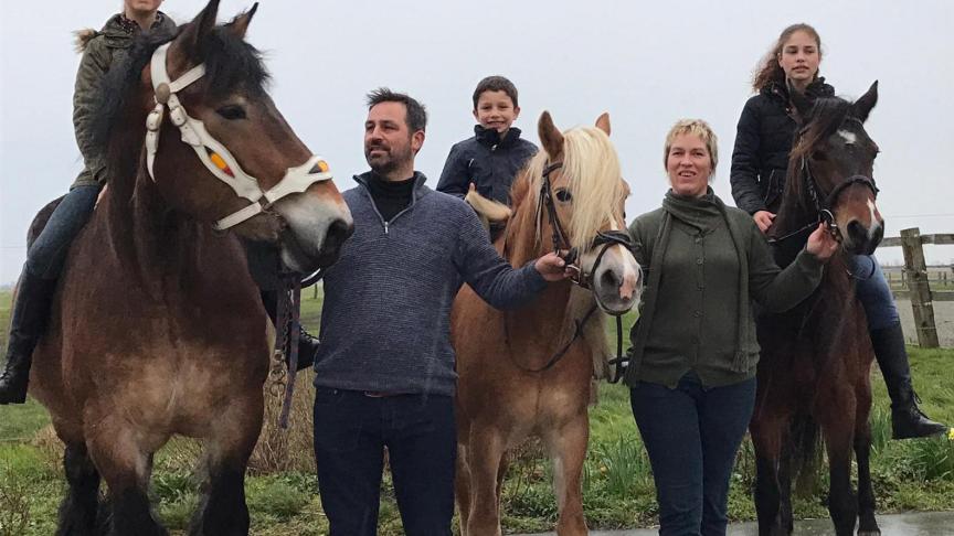 Familie De Boeck–Van Landschoot Danny en Heidy met hun 3 kinderen Sterre, Stinne en Sten en hun 3 paardenrassen (Belgisch Trekpaard, Haflinger en Connemara)
