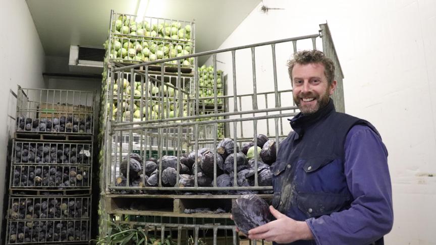 Sinds 1 februari moet elke supermarkt of verkooppunt SKAL-gecertificeerd zijn. Wij moeten dus alles in plastic verpakken. Dat stuit mij als biologische teler tegen de borst!”