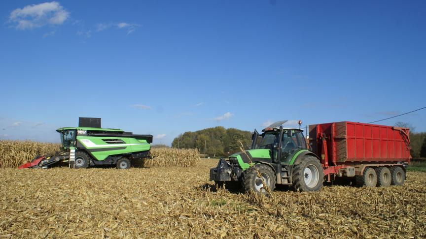 Wanneer u als pachter of als eigenaar zelf alle handelingen voor het kweken van de maïs stelt en zelf ook het teeltrisico draagt alvorens uw maïs te verkopen en te laten oogsten door een andere landbouwer, is er duidelijk sprake van een verkoop. Op deze situatie is de Pachtwet niet van toepassing.
