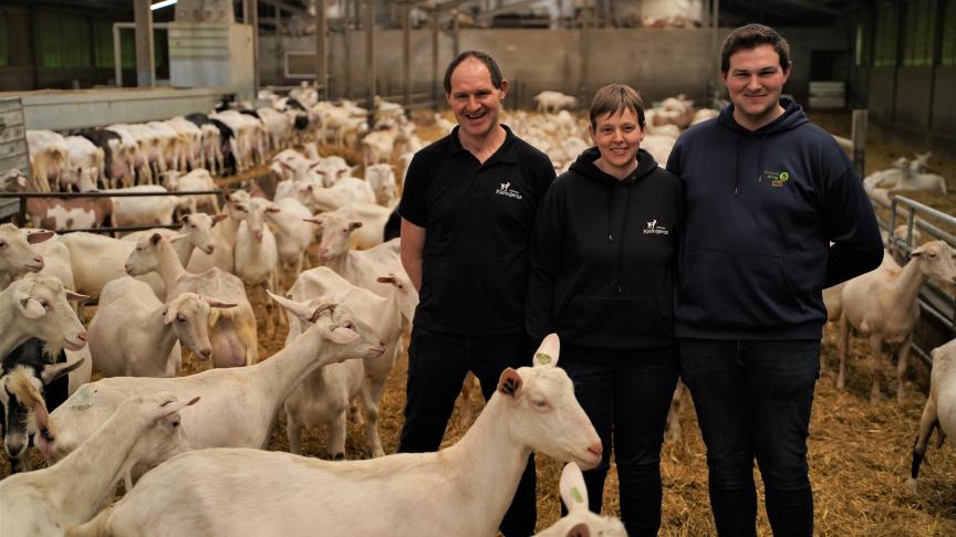 Hans en Petra maakten in 2008 een omschakeling van melkkoeien naar melkgeiten.
